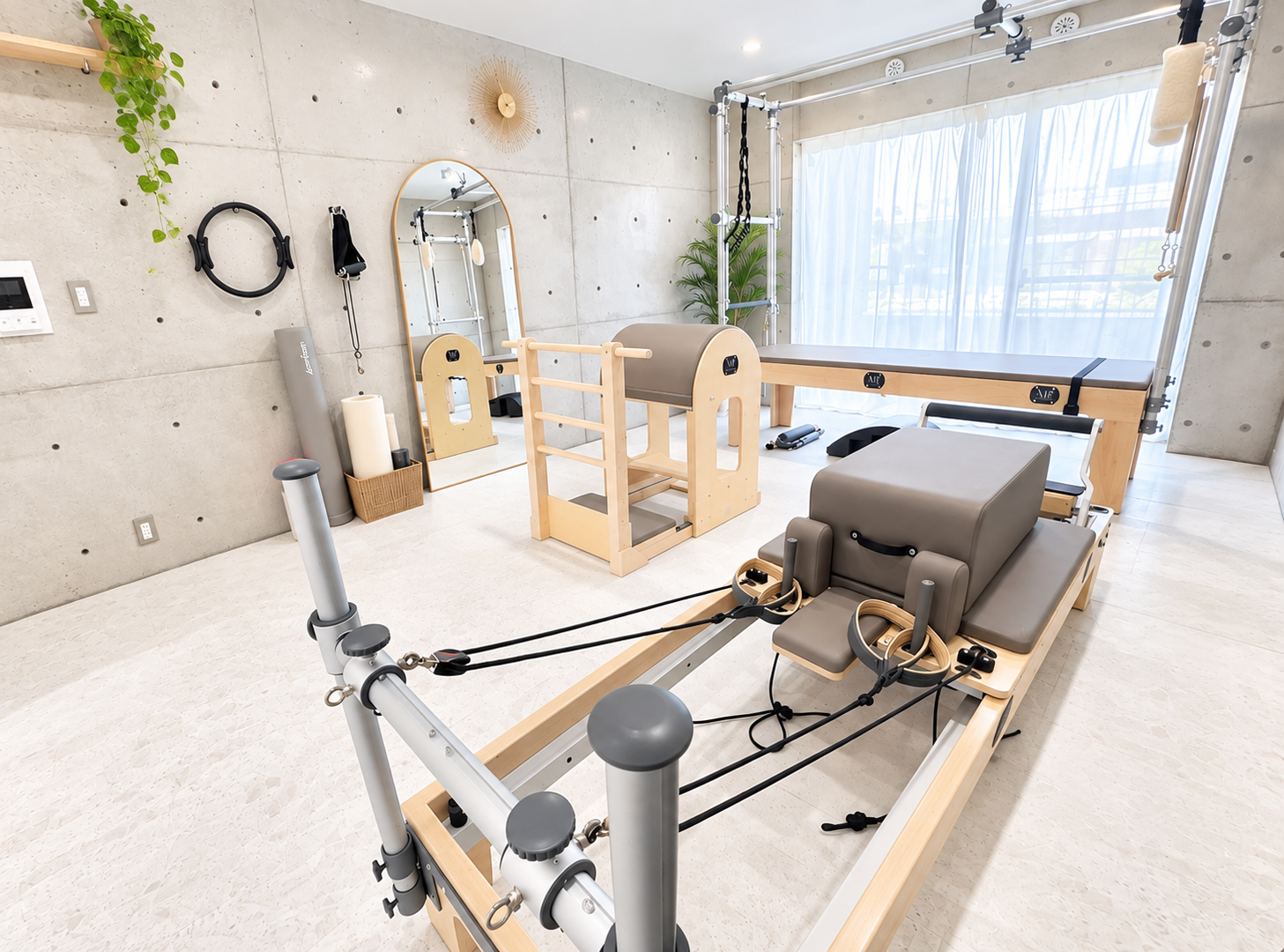 THOM PILATES 303号室の店内