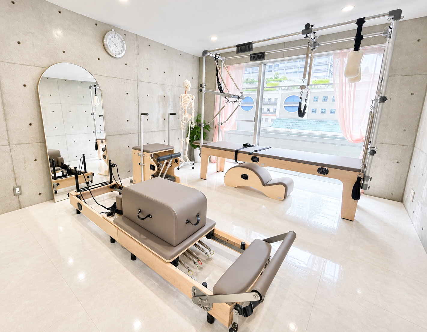 THOM PILATES 702号室の店内